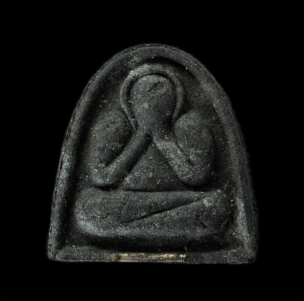 08Sep24 (65)p.jpg - พระปิดตานักกล้ามใหญ่ หลังยันต์กระบองไขว้ หลวงพ่อพูลทรัพย์ วัดอ่างศิลา จ.ชลบุรี เนื้อผงคลุกรัก (นิยม) ฝังตะกรุดเงิน พระสวยมวลสารดี พิธีเข้มขลัง | https://kamulet.in.th